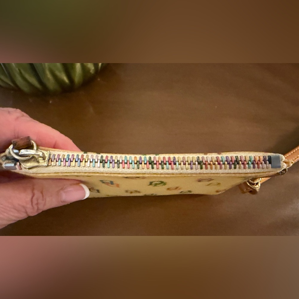 Dooney & Bourke Y2K Yellow Wristlet - Picture 11 of 15